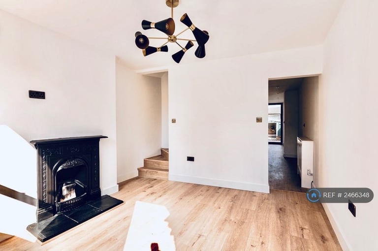 4 bedroom house in Edward Street, Dunstable, LU6 (4 bed) (#2466348)