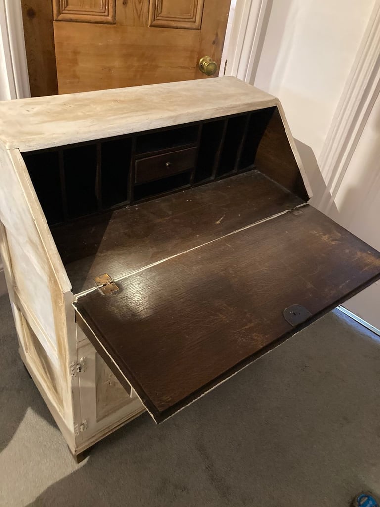 Pedestal Bureau desk/ Cabinet free to go 