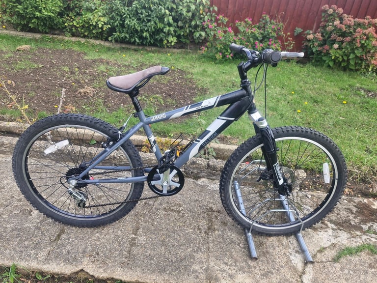 image for BOYS TEENAGER YOUTH RALEIGH ARI RAID 24 INCH WHEELS 13 INCH FRAME 5 SPEED BIKE BICYCLE