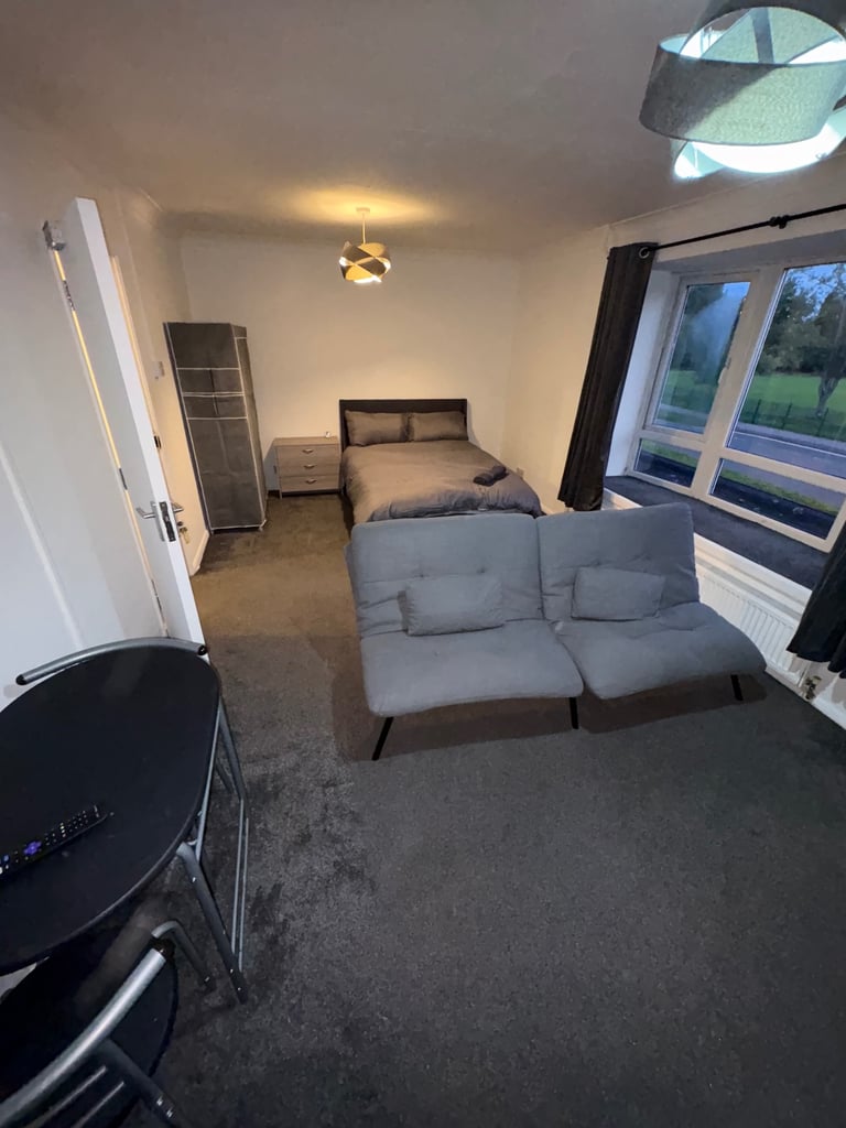 Rooms to rent Gatwick 