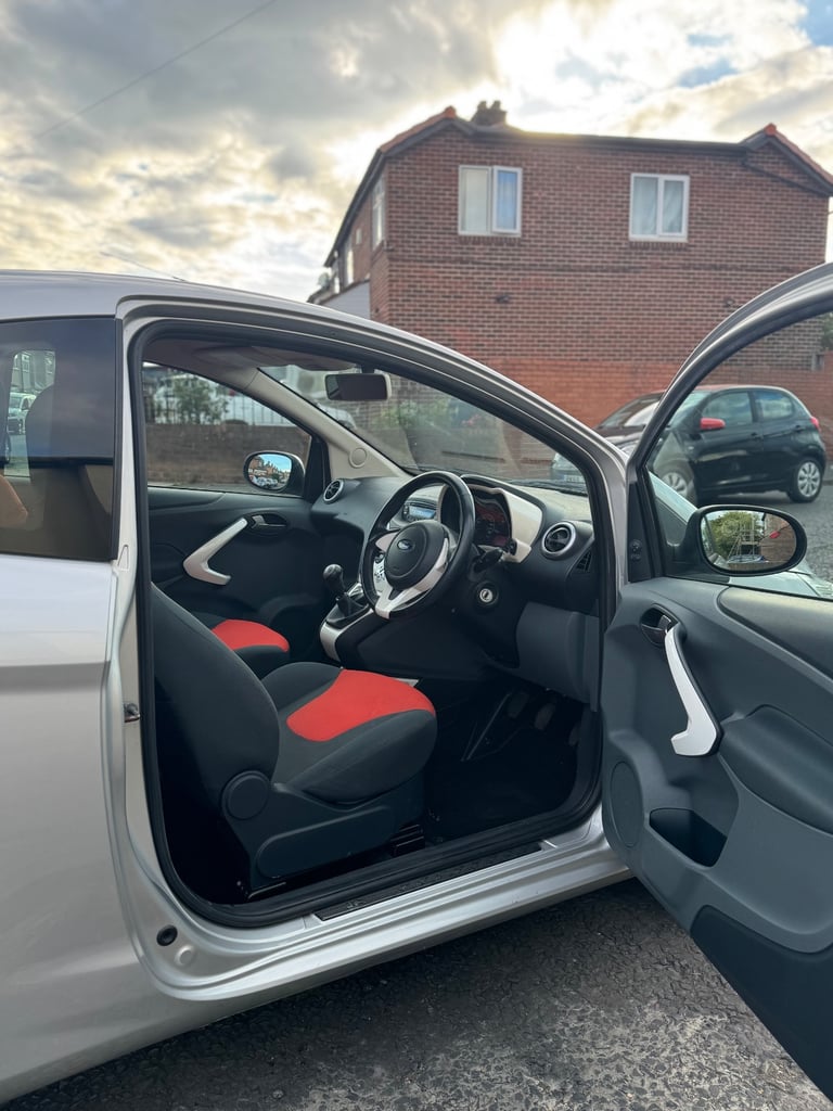 2011 FORD KA TITANIUM