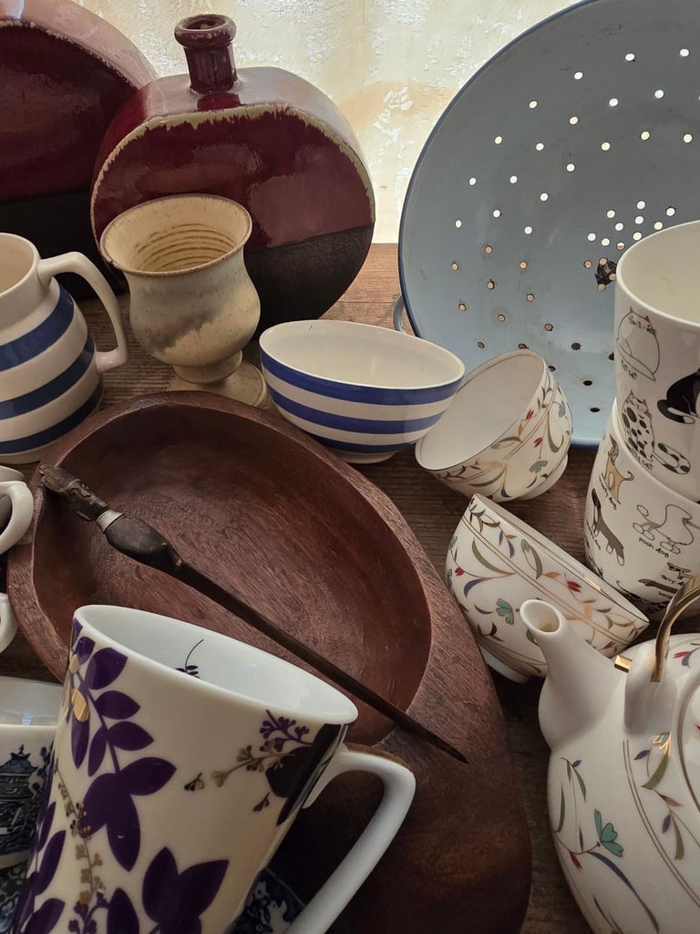 A lot of quality plus vintage items for sellers or car boot sale