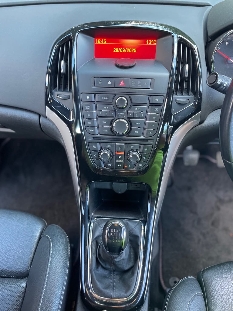Vauxhall, ASTRA, Hatchback, 2014, Manual, 1956 (cc), 5 doors