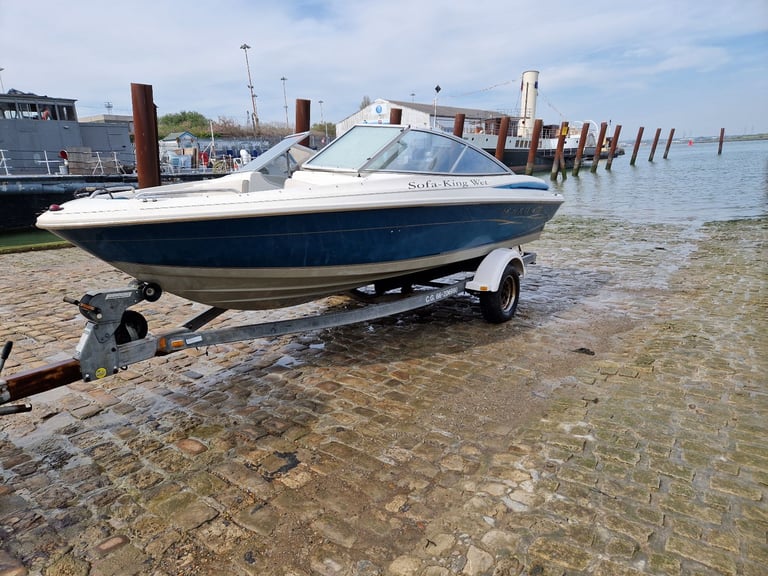 Speed boat bow rider maxum 19s