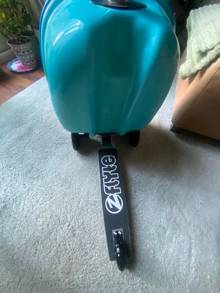 Flyte Scooter suitcase used once 