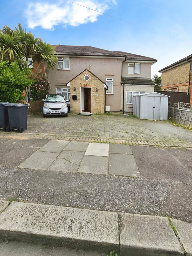 image for 5 bedroom house in Fairlop Gardens 5 Bed house for Sale