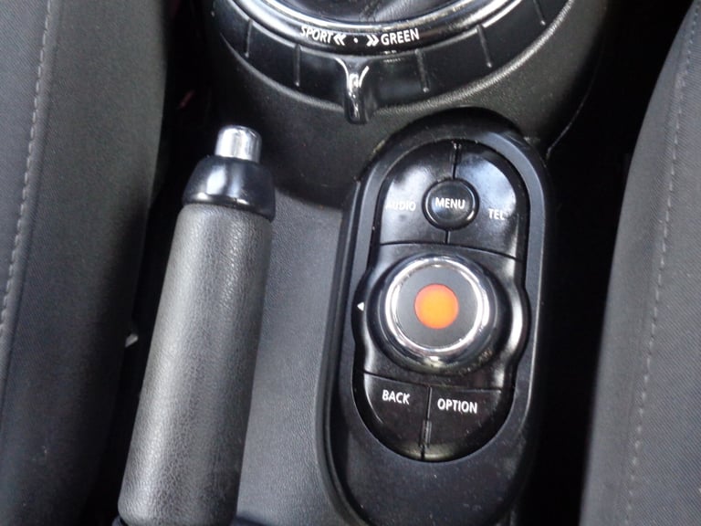 MINI HATCHBACK 1.5 Cooper 5dr