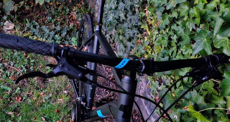 CUBE MOUNTAIN BIKE WITH HYDRAULIC BRAKES/LOCKOUT FORKS [USED TWICE] SIZE LARGE £150