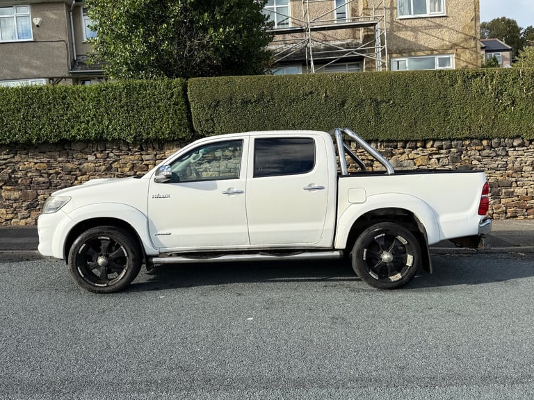 2012 TOYOTA HILUX INVINCIBLE DOUBLE CAB D/C 3.0 D4-D AUTO 4X4 WHITE 