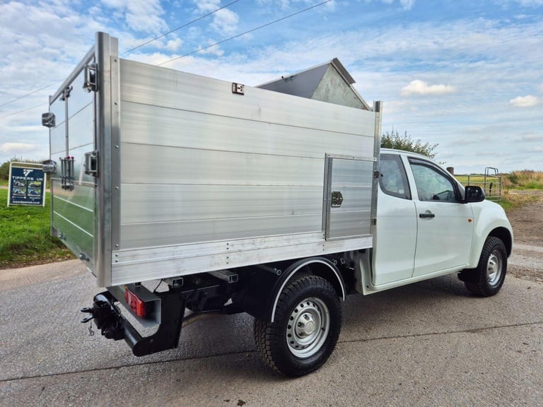 2017 Isuzu D-Max 2.5 TD Extended cab 4x4 Arborist tipper 3,5t towing WE HAVE A CHOICE OF 4X4 PICK...