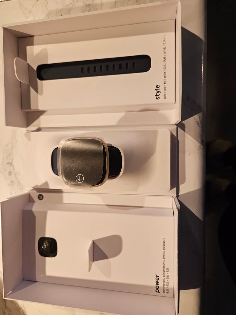 BRAND NEW FITBIT VERSA 3