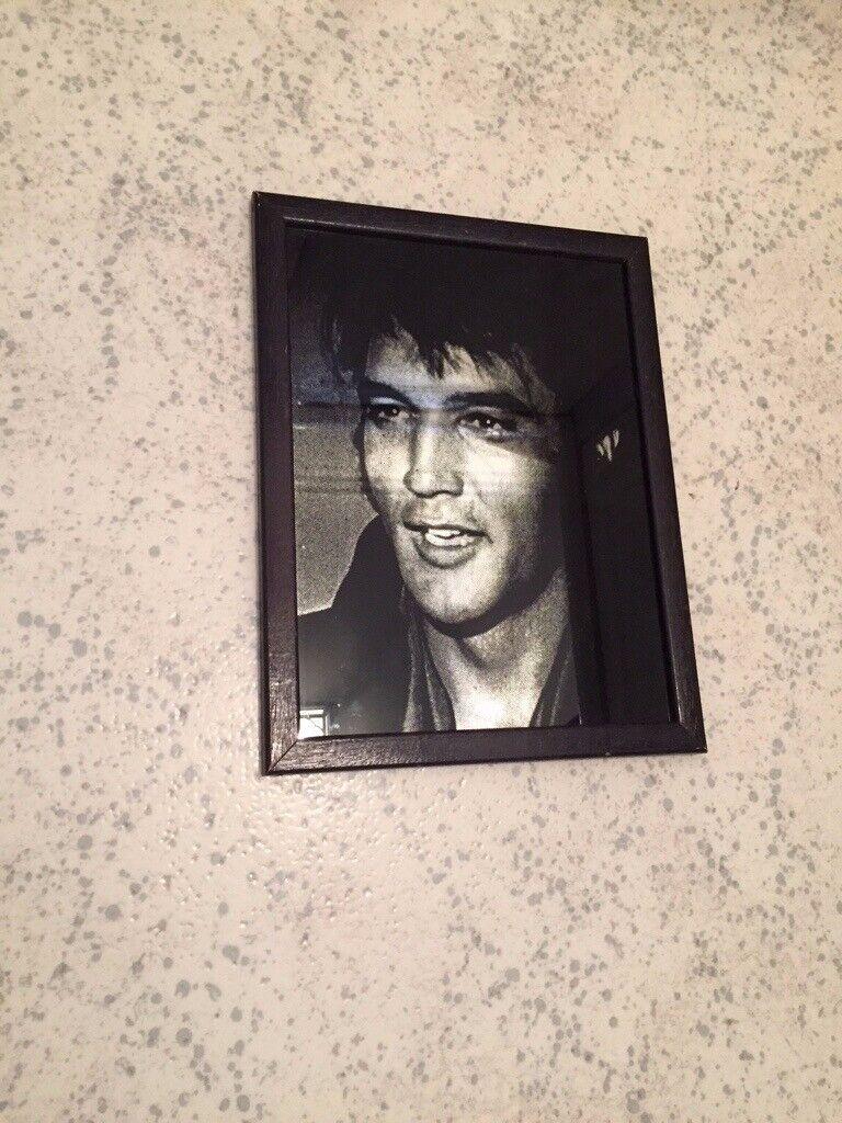 Elvis mirror, vintage, rare, measures 34 high by 26 cm wide, as new condition
