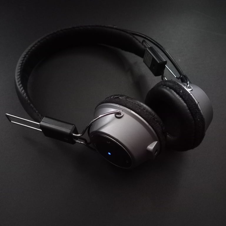 CREATIVE WIRELESS HEADPHONES