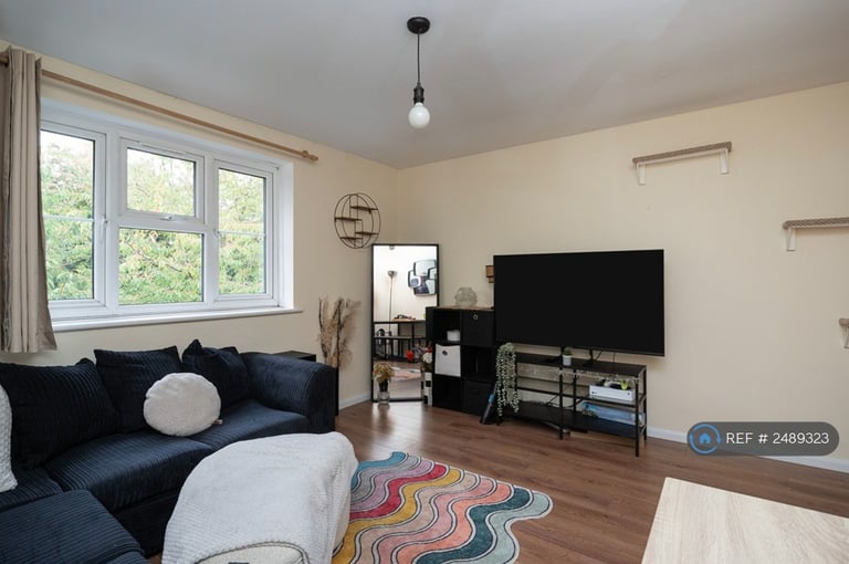 1 bedroom flat in Mill Court, London, E10 (1 bed) (#2489323)