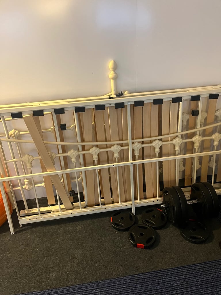 Day bed with second pull out bed