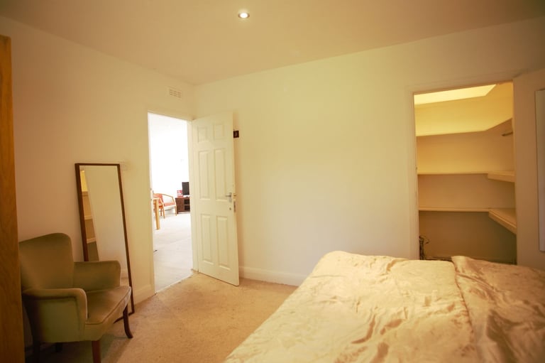 Impressive 2-bedroom first-floor flat available to rent in Stanmore, HA7