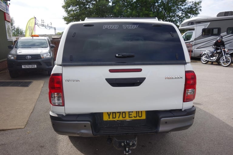 Toyota Hilux 2.4 D-4D Active Pickup Double Cab 4dr Diesel Manual 4WD ... 2020/70