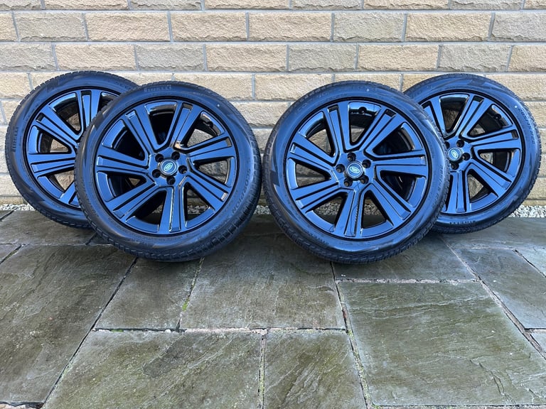 Range Rover Sport Vogue Discovery L460 22" Alloy wheels style 7023 Powdered Black & 8mm Pirelli’s!