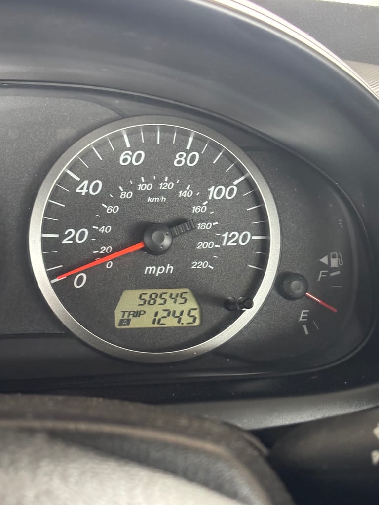 CLUTH GOING SLOWLY Mazda, 2, Hatchback, 2005, Manual, 1388 (cc), 5 doors