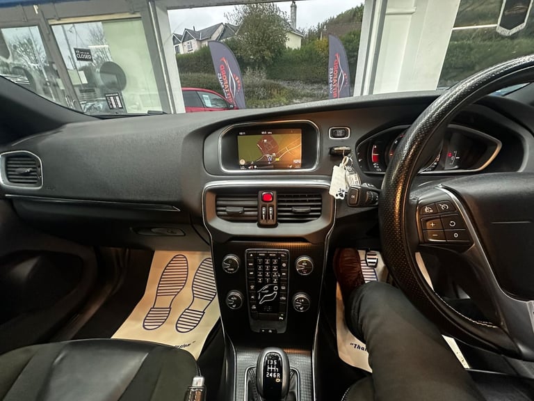 VOLVO V40 2.0 R-Design D3 2017