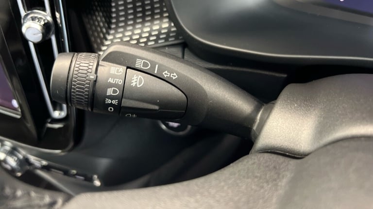 2023 Volvo XC40 Plus, B3 Mild hybrid, Petrol, Dark (360 Parking Camera, Apple Car Play) Estate Pe...