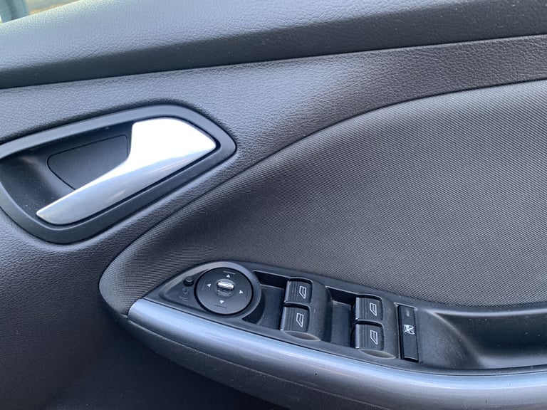 Ford, FOCUS, Hatchback, 2013, Manual, 998 (cc), 5 doors