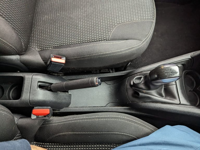 Peugeot, 208, Hatchback, 2015, Manual, 1199 (cc), 5 doors