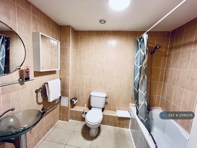 2 bedroom flat in Qube, Birmingham, B1 (2 bed) (#2599376)