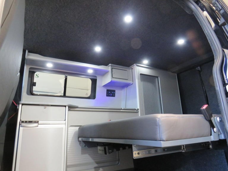 FORD TRANSIT CUSTOM 300 Limited Camper Van - Day Van - Motohome Black Manual Die