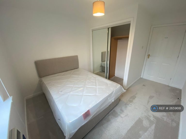 2 bedroom flat in Main Street, Glasgow, G40 (2 bed) (#2659618)