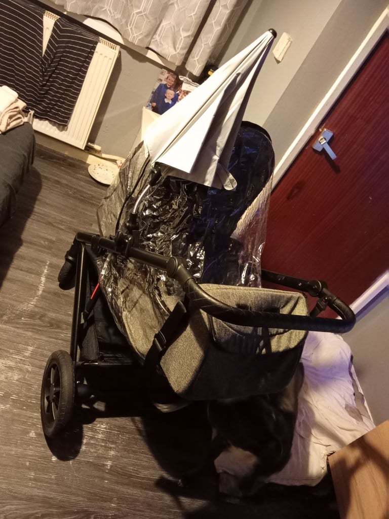 Grey 2-1 pram 
