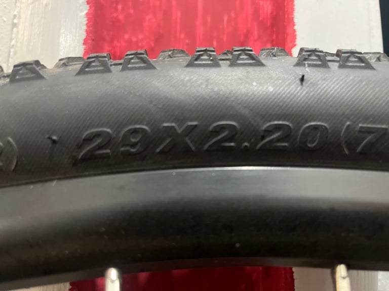 29inch carrera hellcat wheel set, brand new only been ridden on for 2 weeks 