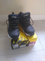 Nearly new size 6 safety trainers