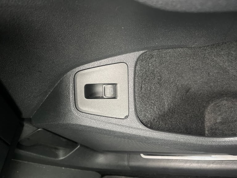 2021 Volkswagen Tiguan 2.0 TDI 4Motion R-Line 5dr DSG ESTATE DIESEL Automatic