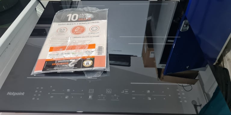 Hotpoint clean protect induction electric hob 