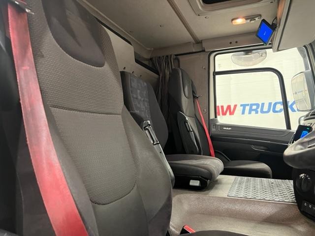 DAFCF 330 6x2 Rear Lift Dropside Scaffolding Truck