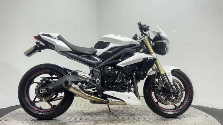 Triumph Street Triple 2016 66 PLATE 7K SERVICED WARRANTY VERY CLEAN SC PROJECT E