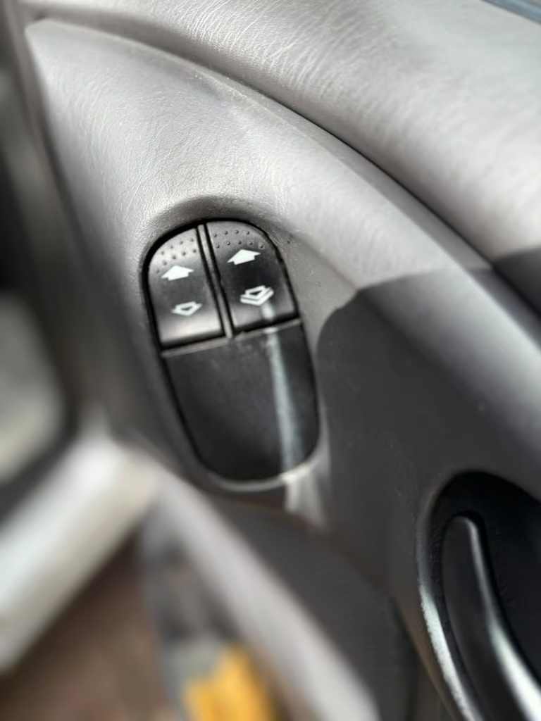 Ford, FOCUS, Hatchback, 2002, Automatic, 1596 (cc), 5 doors