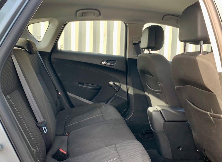 2016 Vauxhall Astra 1.6i SRi Euro 6 5dr HATCHBACK Petrol Manual