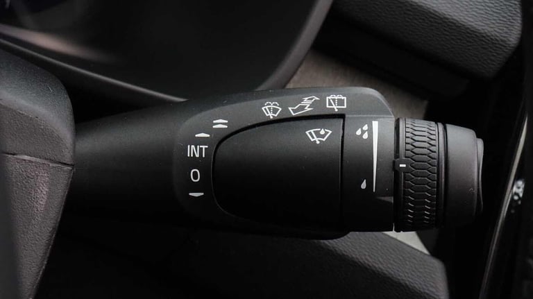  Volvo XC40 B4 (P) Ultra Bright (Sunroof, Harman Kardon, 360 Camera) Petrol/Electric Hybrid Autom...
