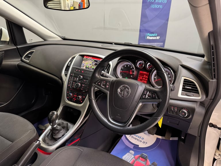2015 Vauxhall Astra 1.6i 16V Tech Line GT 5dr ** ONLY 65000 MILES ** Petrol