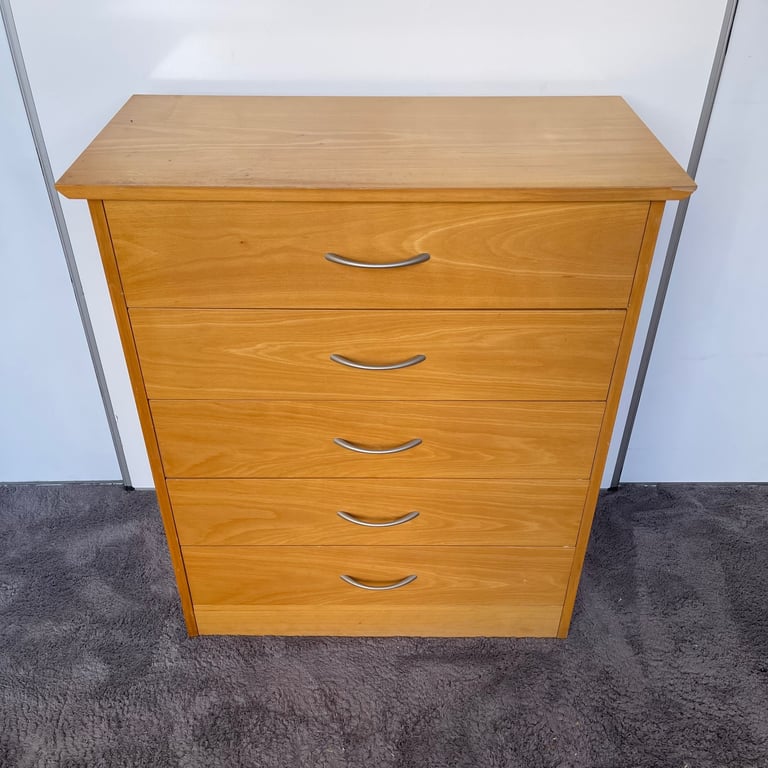 FREE DELIVERY Oak Chest of 5 drawers, in good condition.