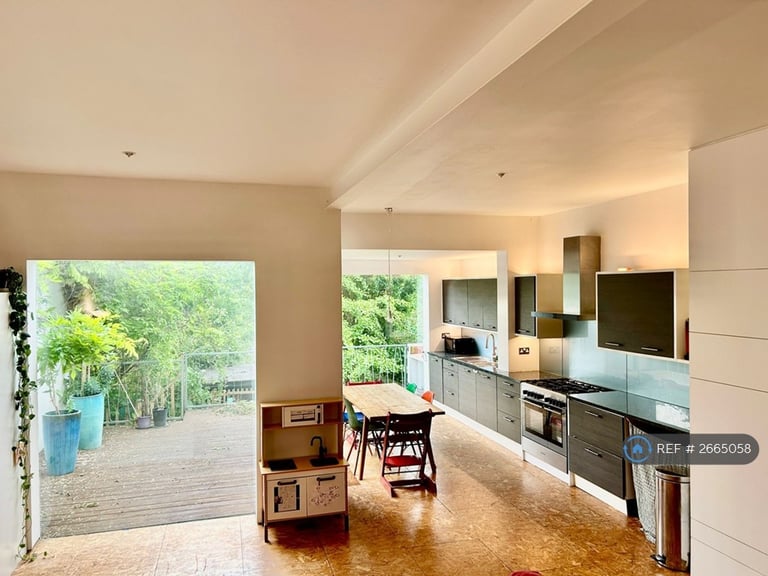 4 bedroom house in Overhill Road, London, SE22 (4 bed) (#2665058)