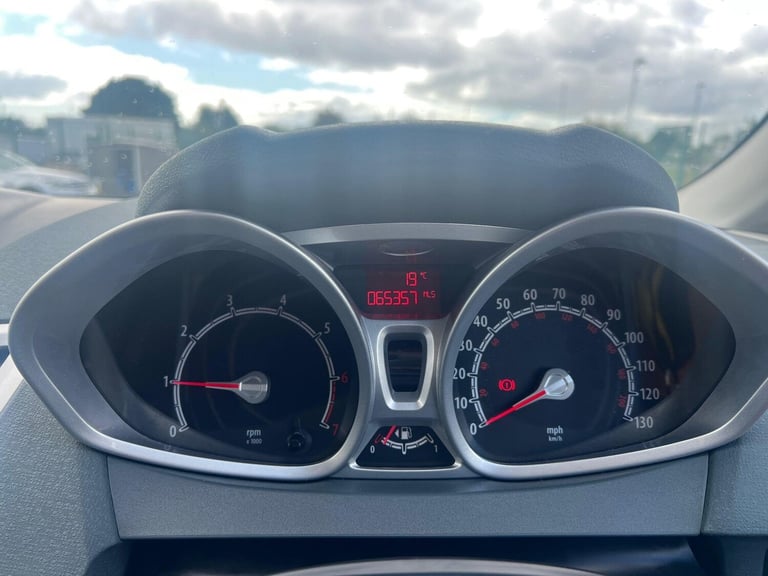 2011 Ford Fiesta 1.4 Zetec 5dr HATCHBACK Petrol Manual