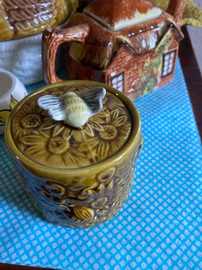  Vintage Secla majolica pottery honey pot with bee on lid reasonable offers accepted