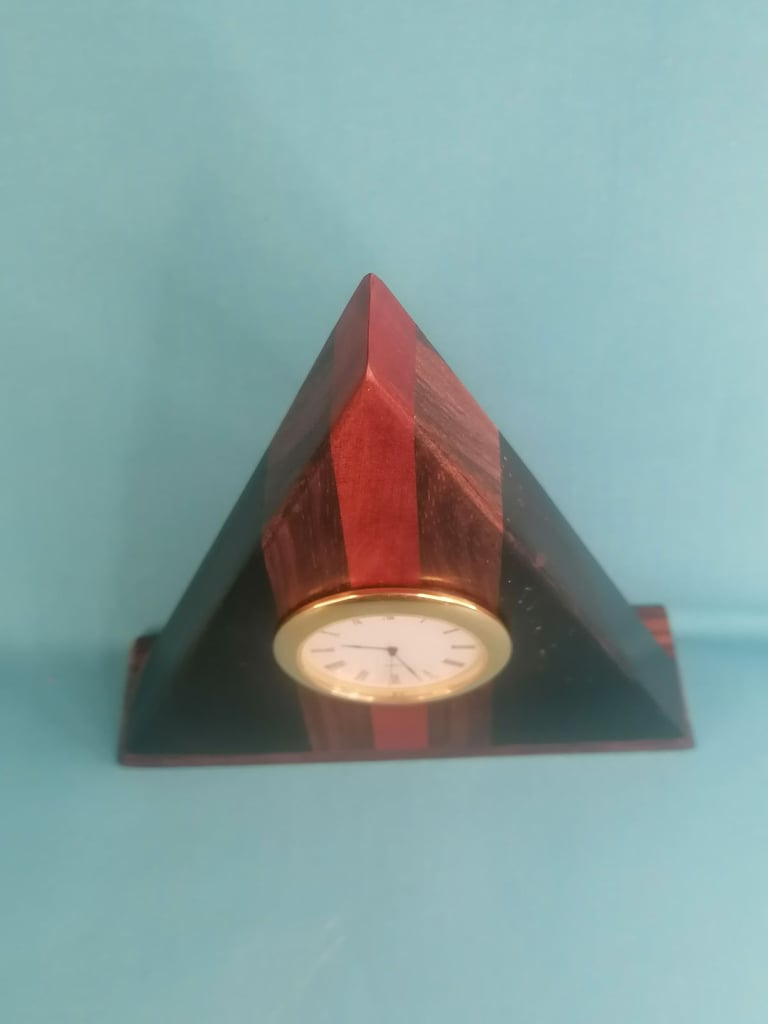 Vintage Desk Wooden Piramid Clock 6-inch height.. (need put battery).. As seen.