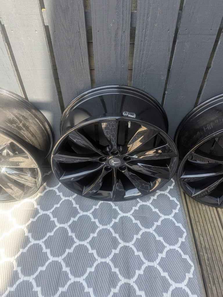 Tesla 21 inch wind turbine alloys 