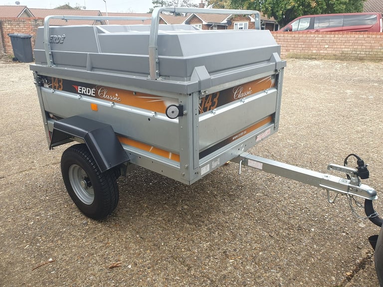 Erde 143 Trailer with lockable hard top and load bars