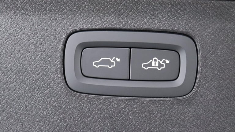 2025 Volvo XC90 T8 PHEV AWD Ultra Dark (Sunroof, 360 Camera, Bowers &amp; Wilkins Sound) ESTATE P...