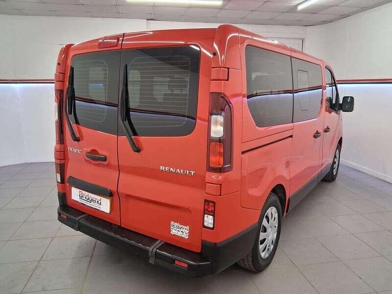 2019 Renault Trafic 1.6 dCi 27 Sport Nav WAV Double Cab 5dr MPV Diesel Manual